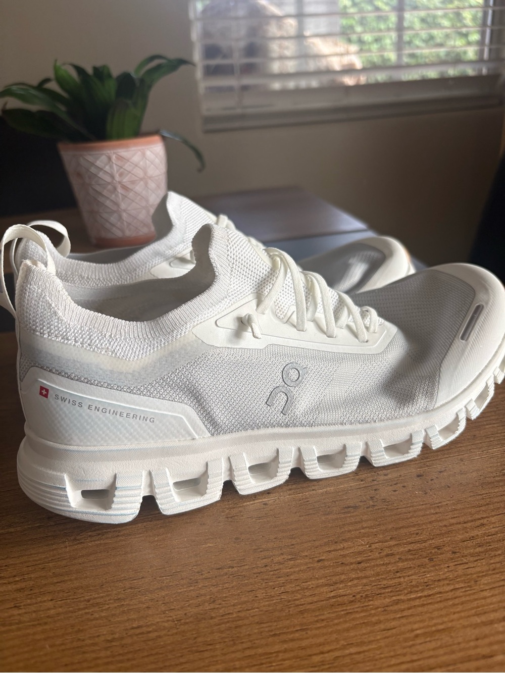 On Running Cloud White Sneakers - Swiss Engineered